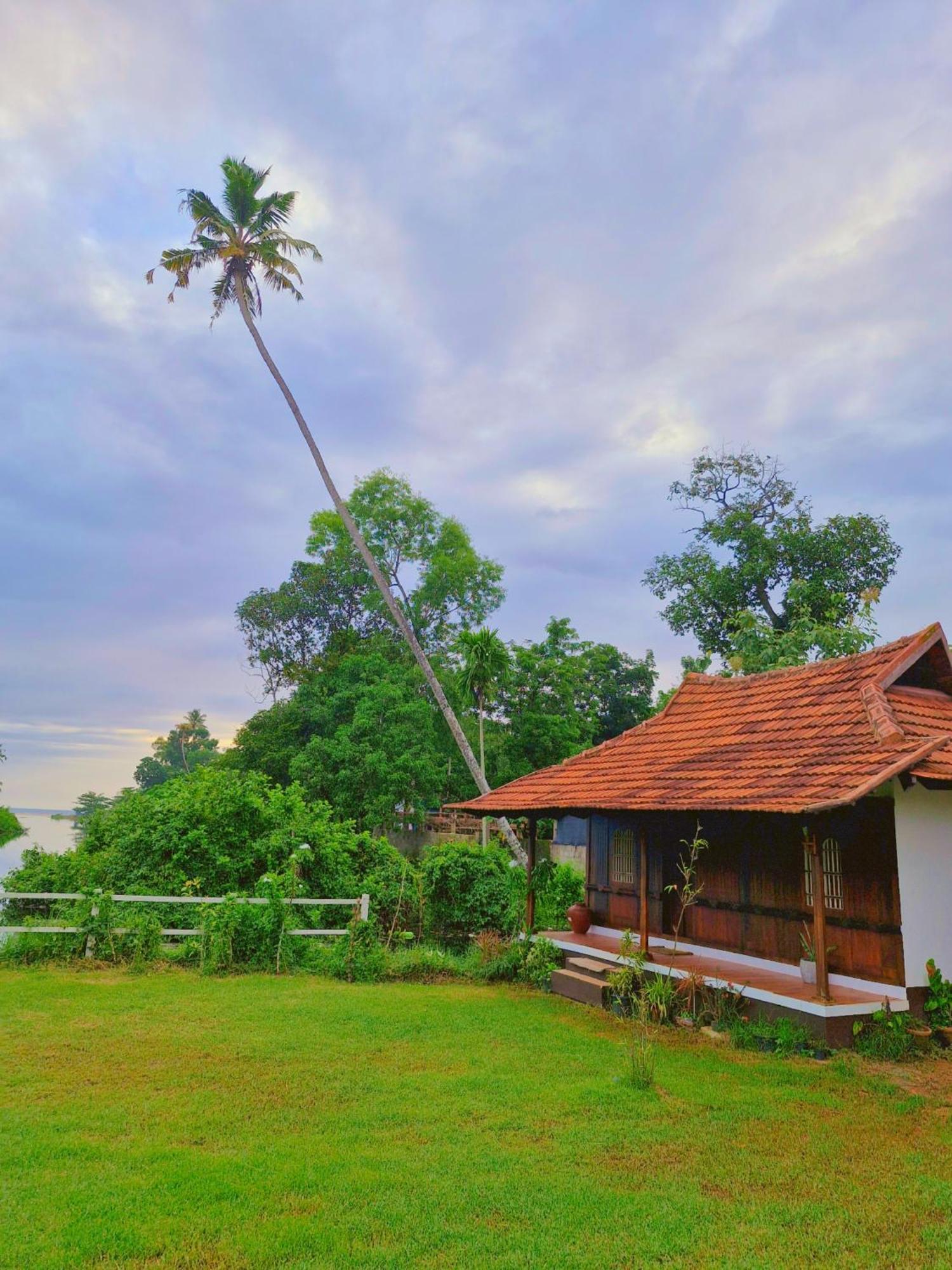 Gypsea Marari Bed and Breakfast Alappuzha Exteriör bild