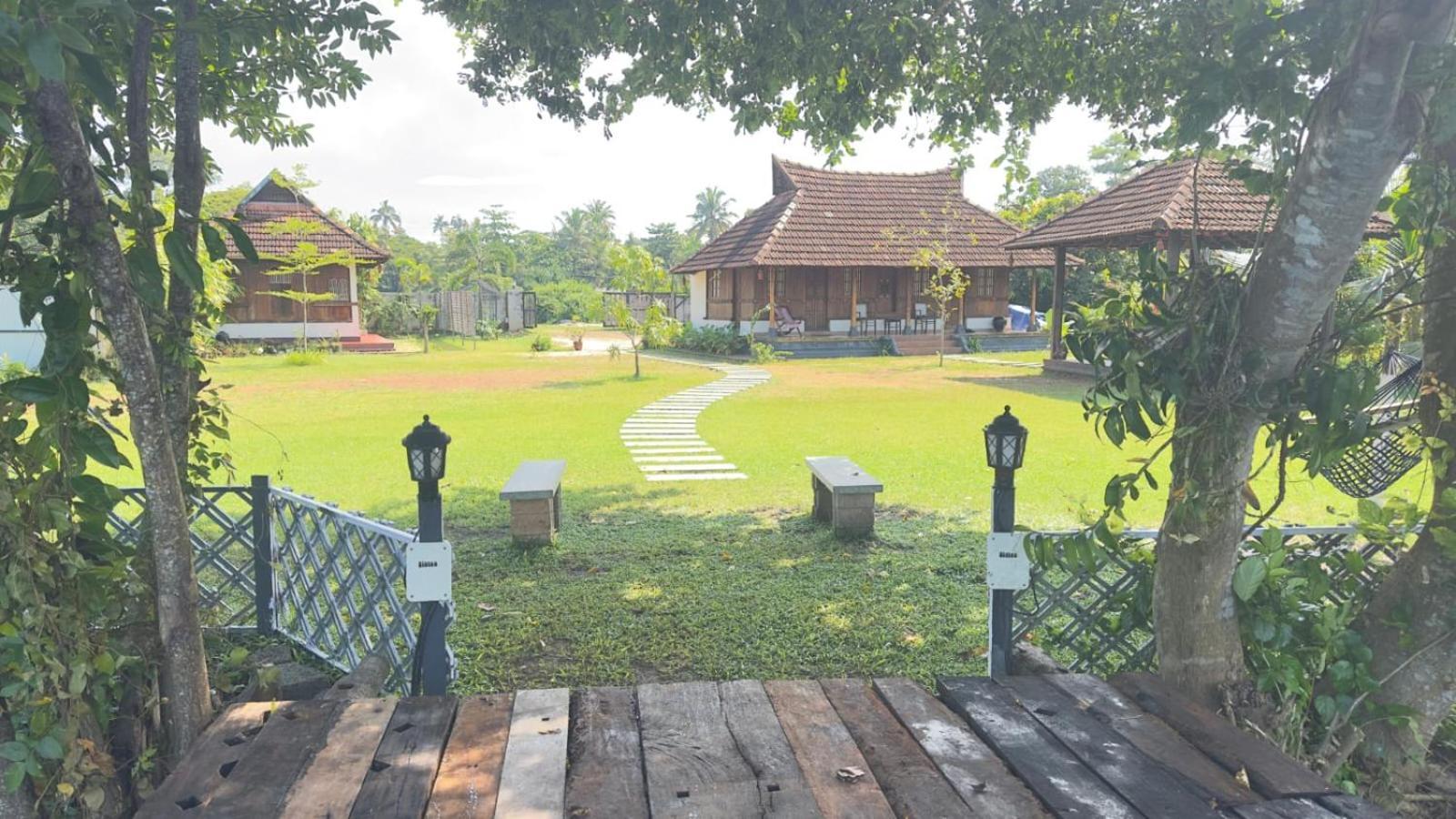 Gypsea Marari Bed and Breakfast Alappuzha Exteriör bild